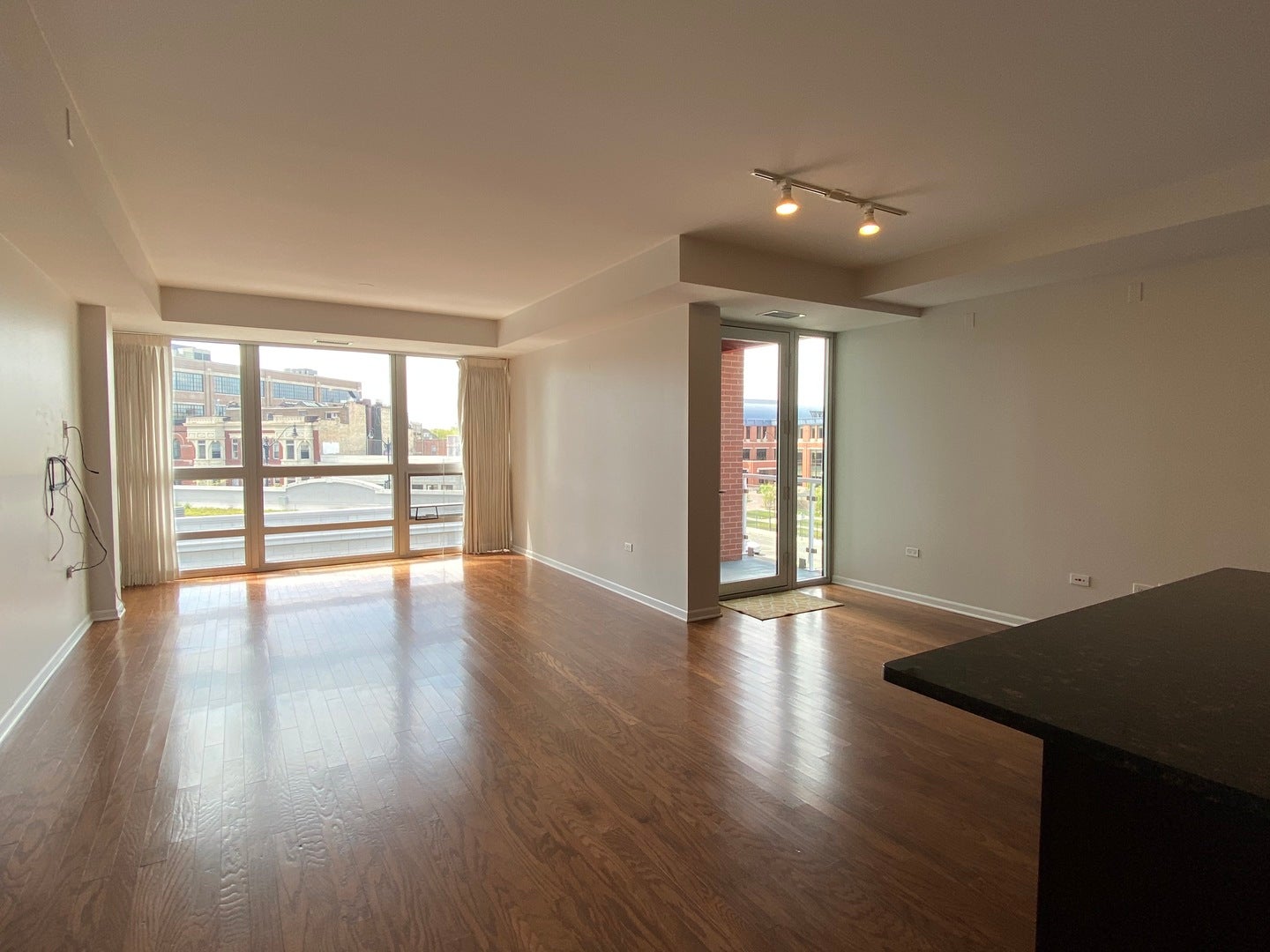 744 W Fullerton Avenue 401