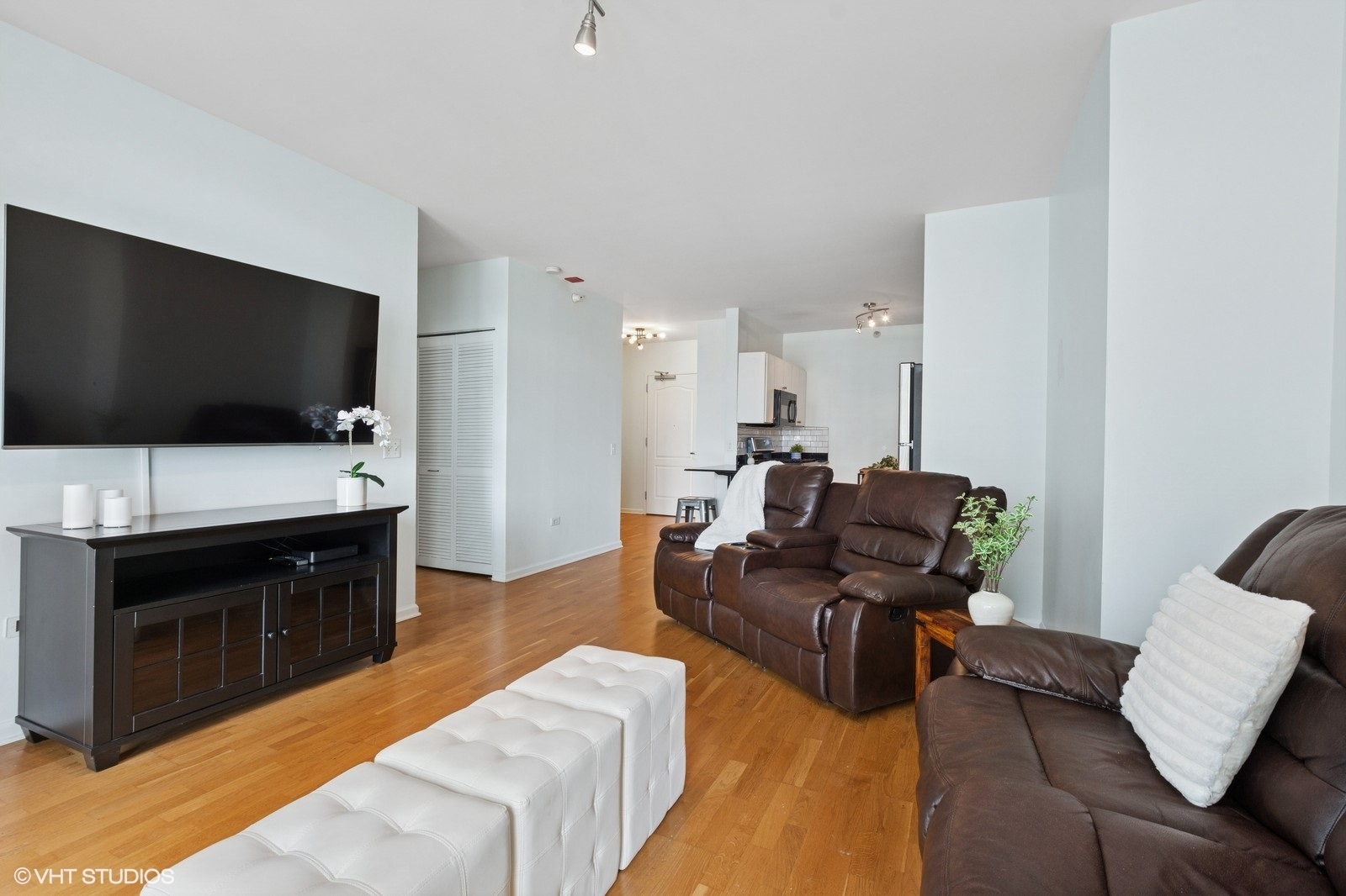 125 S Jefferson Street 1103