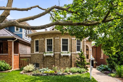 7439 N MAPLEWOOD Avenue Chicago IL 60645
