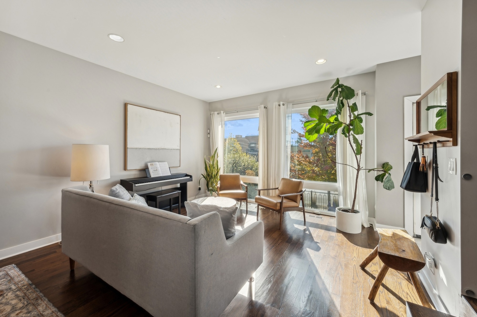 4612 W ADDISON Avenue