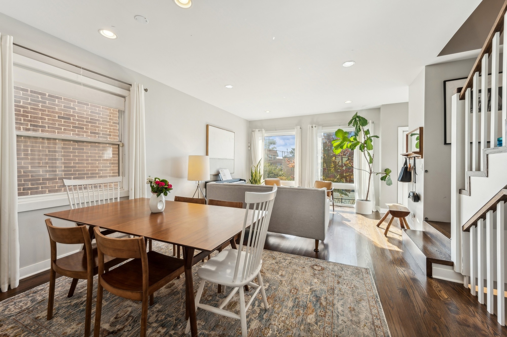 4612 W ADDISON Avenue