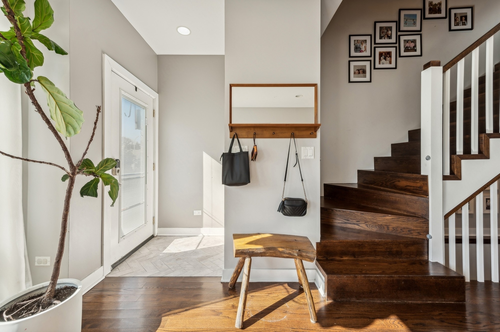 4612 W ADDISON Avenue