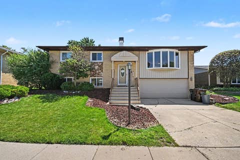 Photo of 15329 Maple Drive, Oak Forest, IL 60452 (MLS # 12699059)