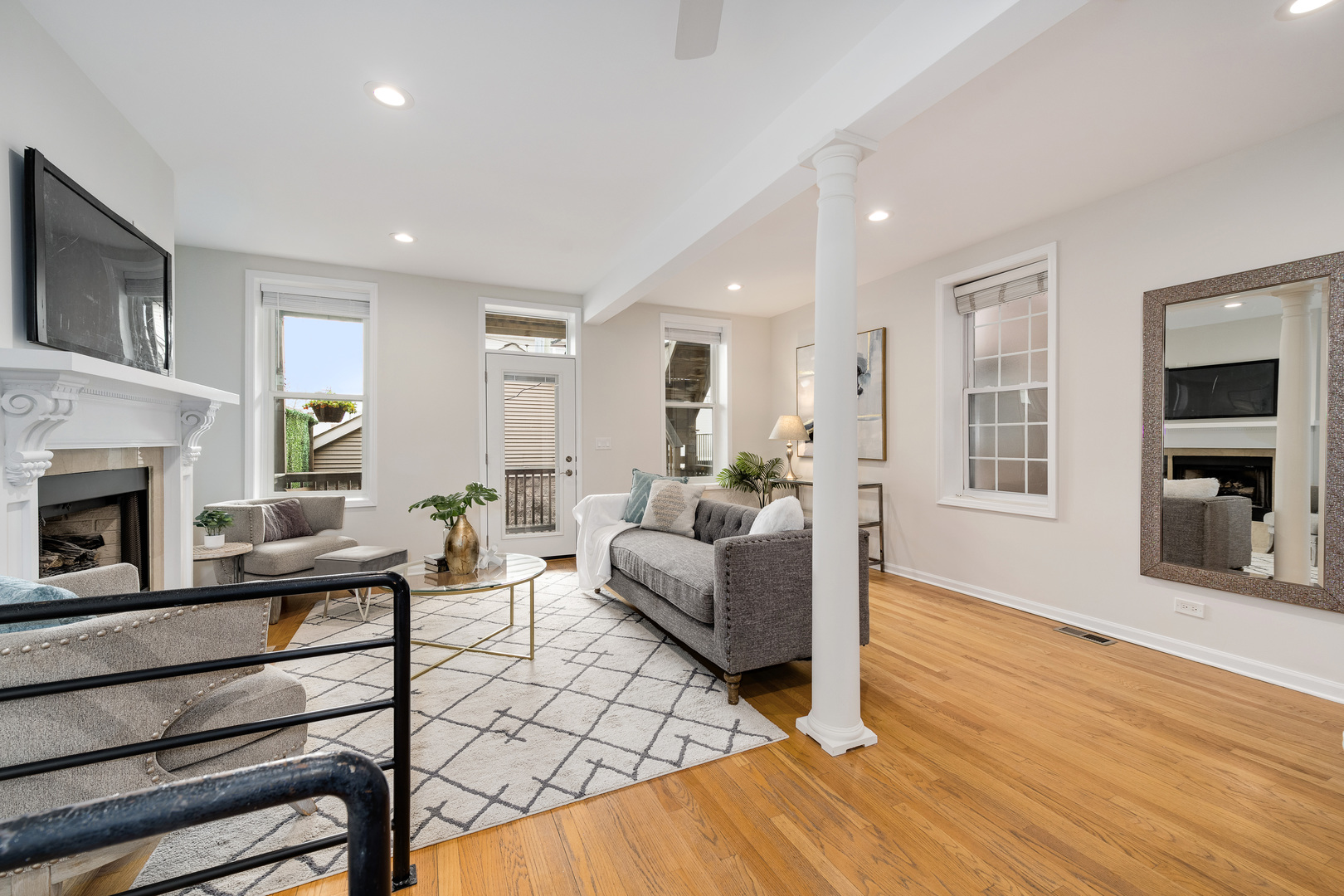 1545 N Bosworth Avenue 1E