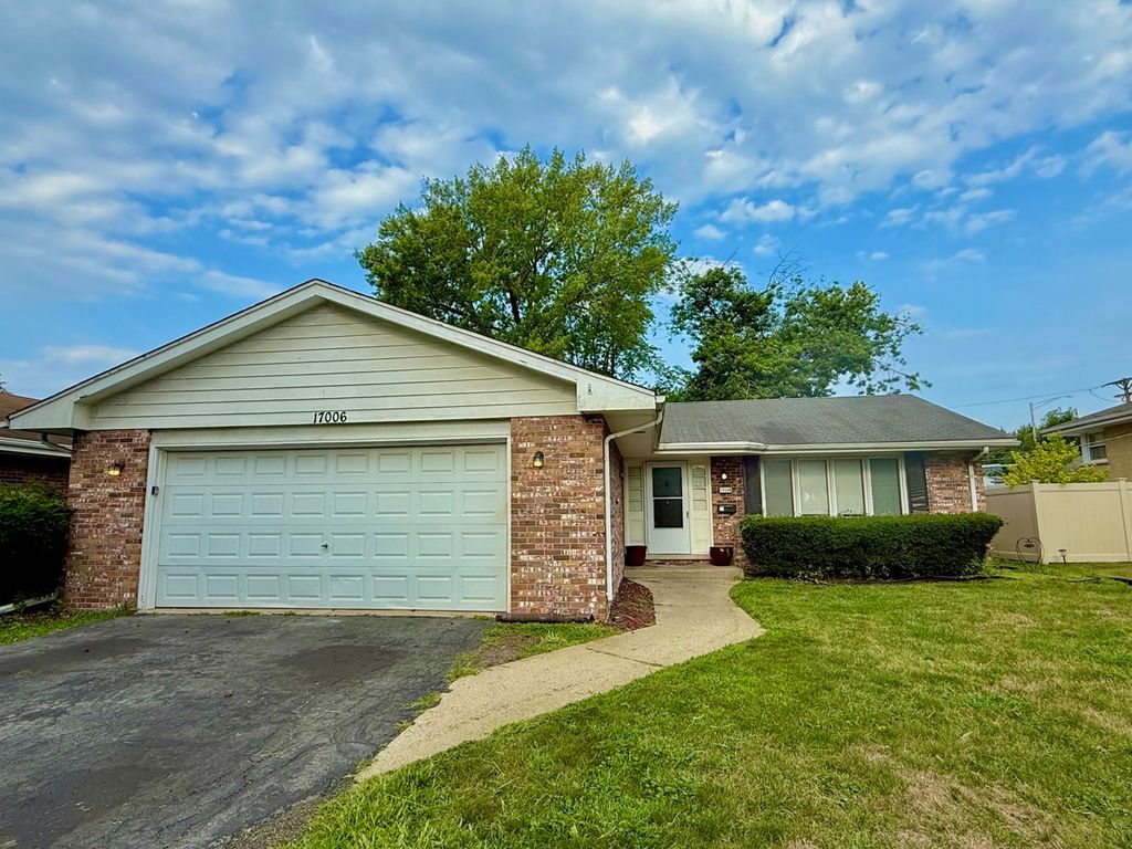 Photo for 17006 University Avenue, South Holland, IL 60473 (MLS # 12507992)