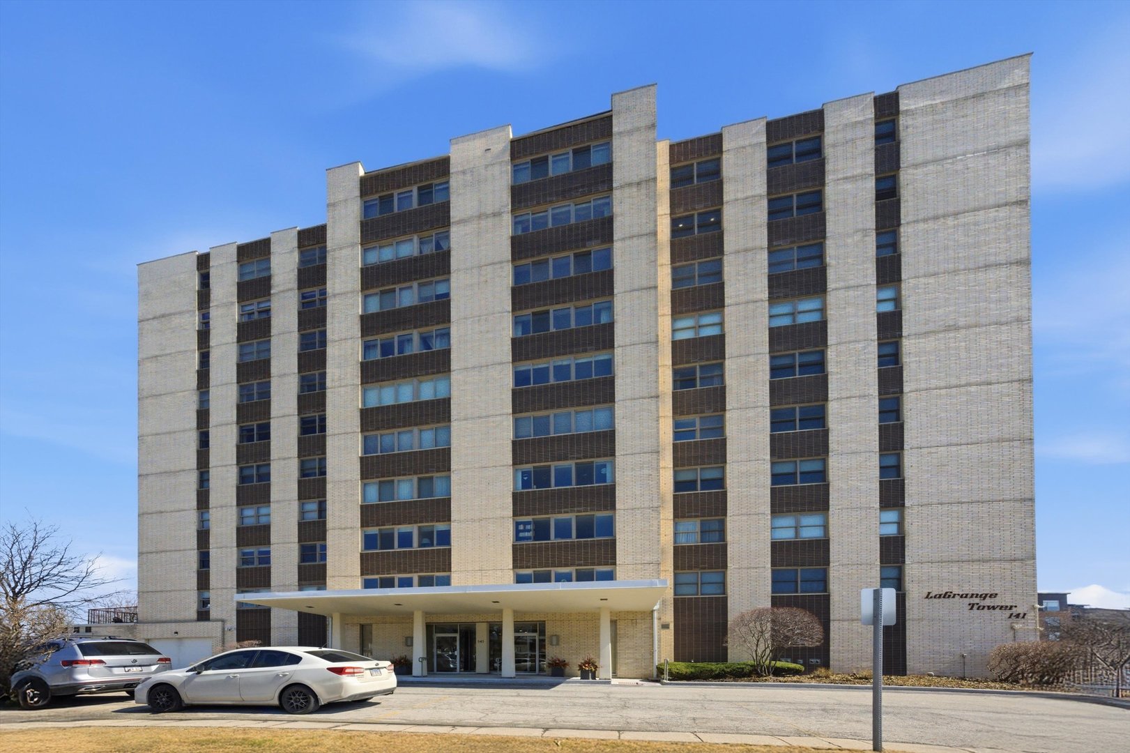 141 N La Grange Road 806