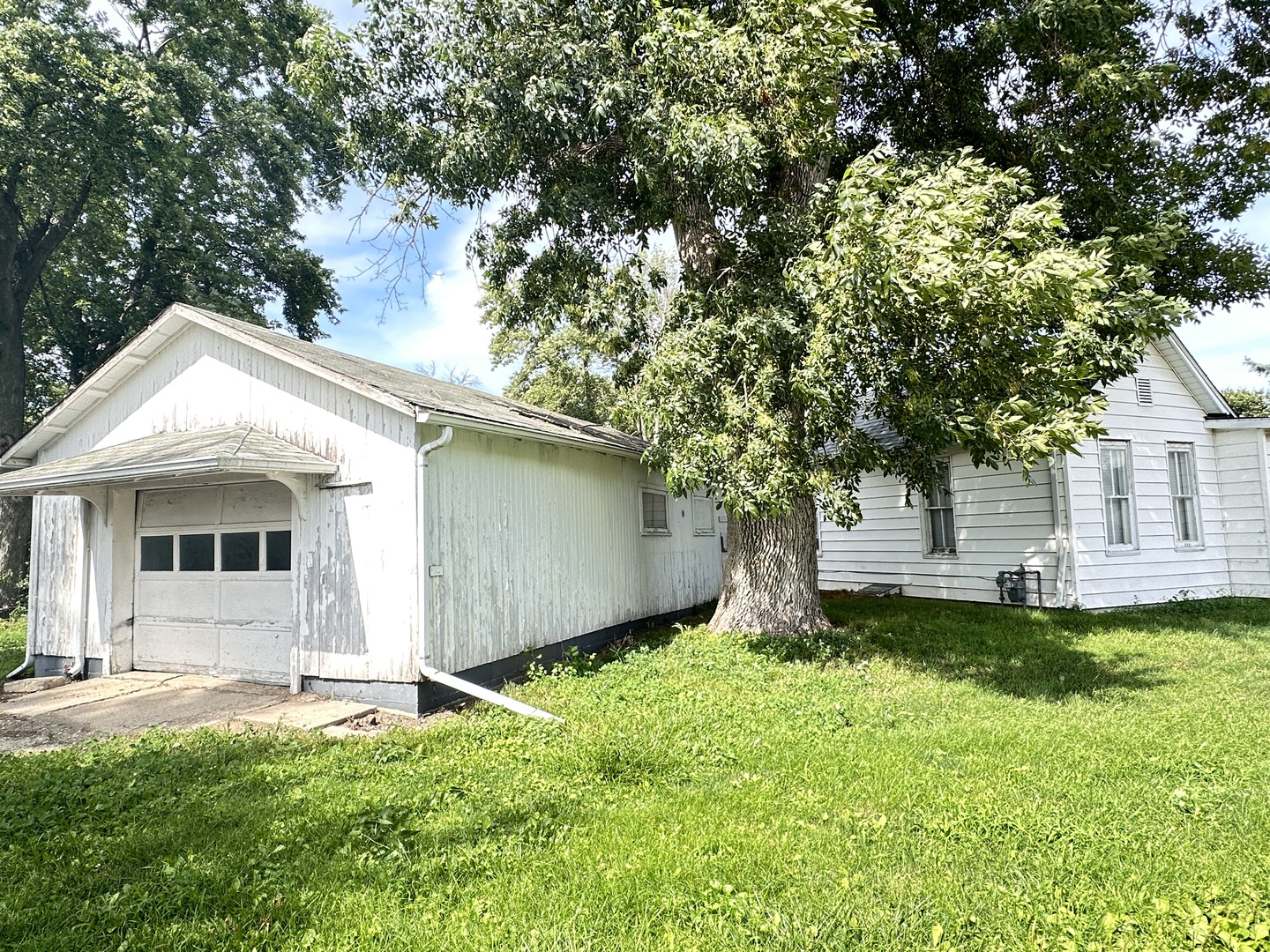 702 W Green Street