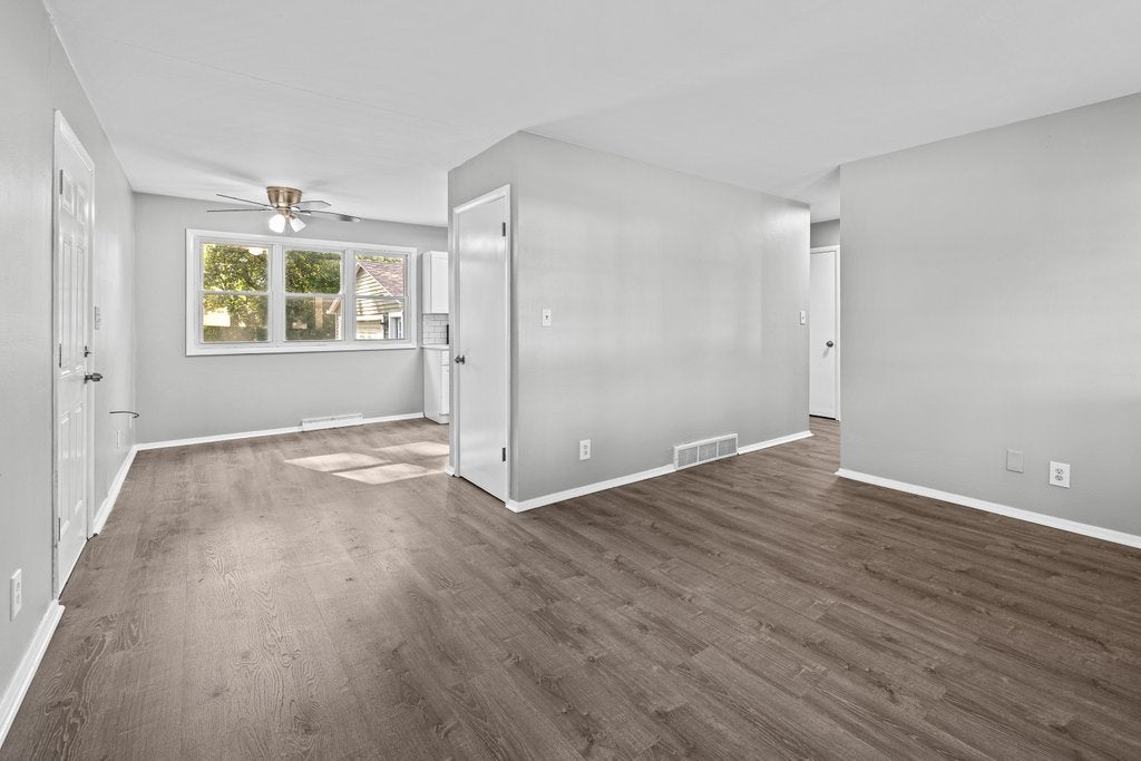 3210 N MARQUETTE Street