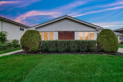 Photo of 7846 Maple Street, Morton Grove, IL 60053 (MLS # 12767485)
