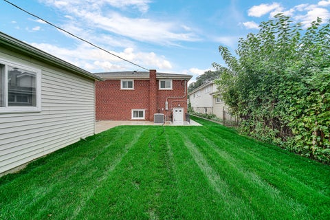Tiny photo for 7846 Maple Street, Morton Grove, IL 60053 (MLS # 12767485)