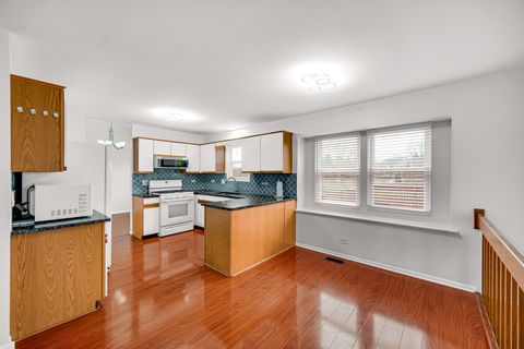 Tiny photo for 371 Cimarron Court, Aurora, IL 60504 (MLS # 12618746)