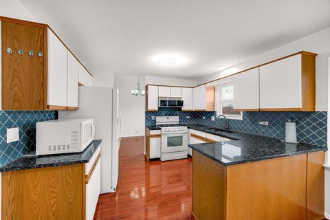 Tiny photo for 371 Cimarron Court, Aurora, IL 60504 (MLS # 12618746)