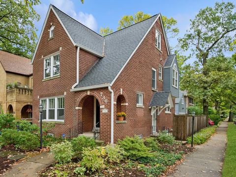 Photo of 736 Central Street, Evanston, IL 60201 (MLS # 12486398)
