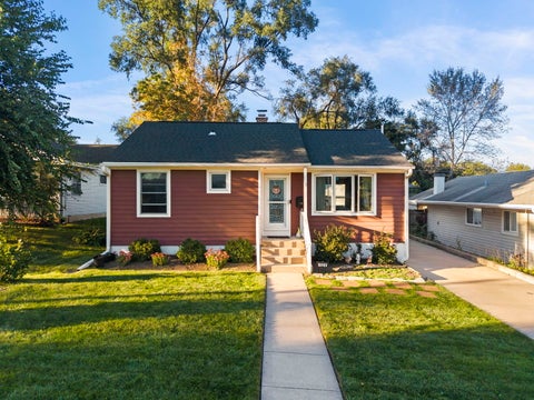 Tiny photo for 124 W Crystal Avenue, Lombard, IL 60148 (MLS # 12774939)