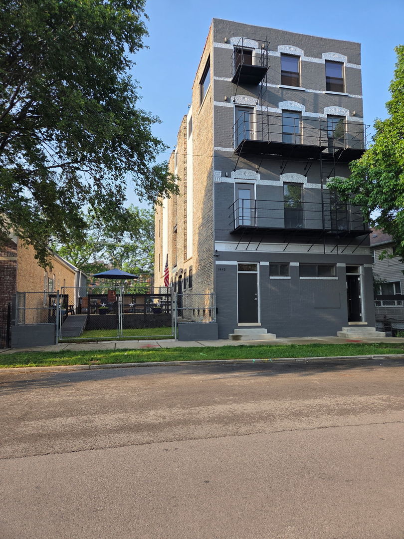 1445 W 16th Street, Chicago, IL, 60608 1 1445 W 16th Street
