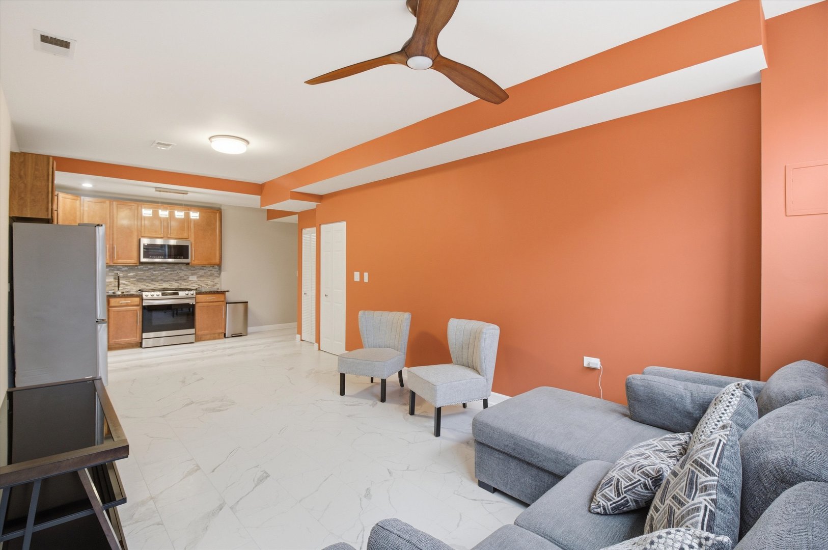 3808 W Belle Plaine Avenue G