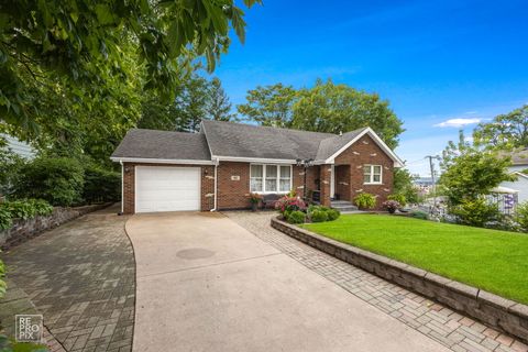 Photo of 402 Stephen Street, Lemont, IL 60439 (MLS # 12486777)