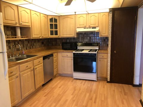 Tiny photo for 11277 S Roberts Road S #E, Palos Hills, IL 60465 (MLS # 12618971)