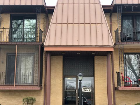 Tiny photo for 11277 S Roberts Road S #E, Palos Hills, IL 60465 (MLS # 12618971)