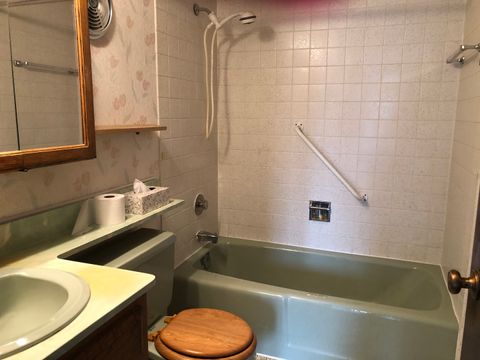 Tiny photo for 11277 S Roberts Road S #E, Palos Hills, IL 60465 (MLS # 12618971)