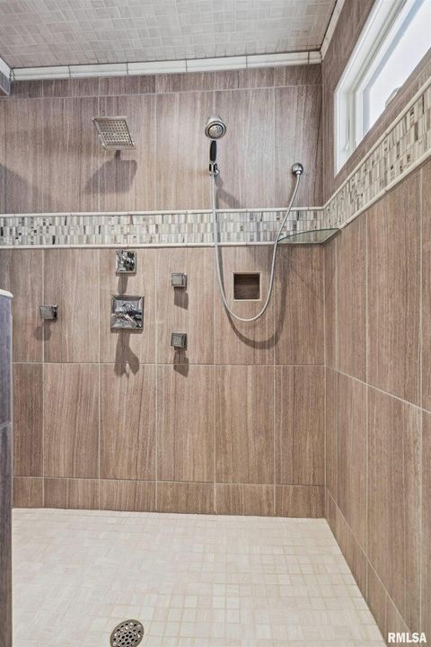 Tiny photo for 60 CUSTER Terrace, Bettendorf, IA 52722 (MLS # QC4269961)