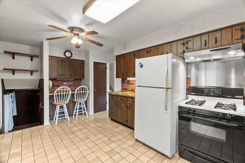 Tiny photo for 9160 S 88th Court, Hickory Hills, IL 60457 (MLS # 12411972)