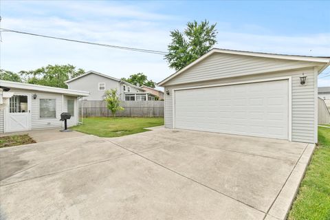 Tiny photo for 9160 S 88th Court, Hickory Hills, IL 60457 (MLS # 12411972)