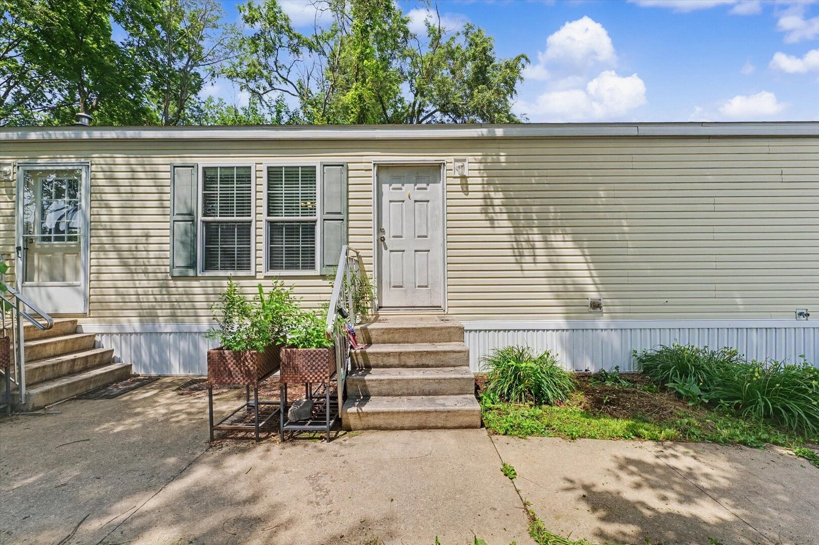 2113 Monroe Drive