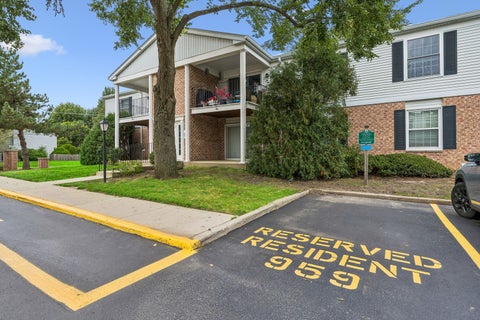 Tiny photo for 959 GOLF COURSE Road #1, Crystal Lake, IL 60014 (MLS # 12766437)