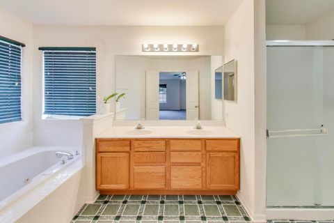 Tiny photo for 697 Providence Lane, Lindenhurst, IL 60046 (MLS # 12435815)