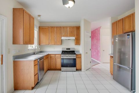 Tiny photo for 697 Providence Lane, Lindenhurst, IL 60046 (MLS # 12435815)