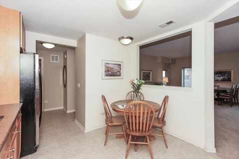 Tiny photo for 855 E 22nd Street #304, Lombard, IL 60148 (MLS # 12570650)
