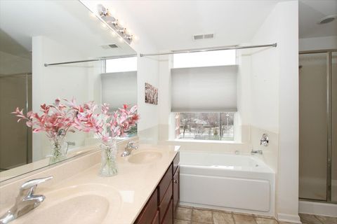Tiny photo for 855 E 22nd Street #304, Lombard, IL 60148 (MLS # 12570650)