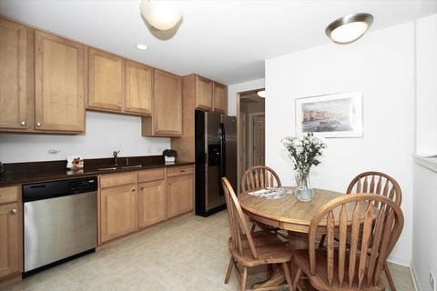 Tiny photo for 855 E 22nd Street #304, Lombard, IL 60148 (MLS # 12570650)