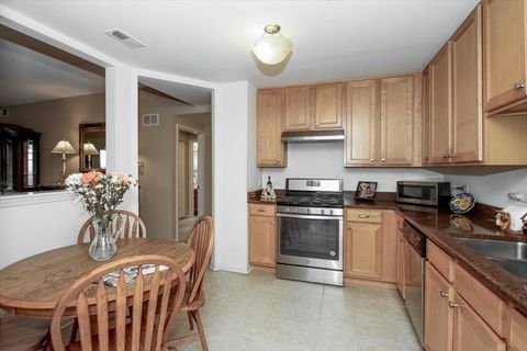 Tiny photo for 855 E 22nd Street #304, Lombard, IL 60148 (MLS # 12570650)