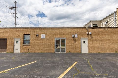 Tiny photo for 8905 W Cermak Road, North Riverside, IL 60546 (MLS # 12511554)