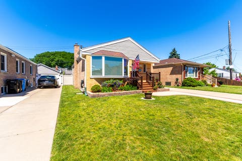 Tiny photo for 10318 S Avers Avenue, Chicago, IL 60655 (MLS # 12682133)