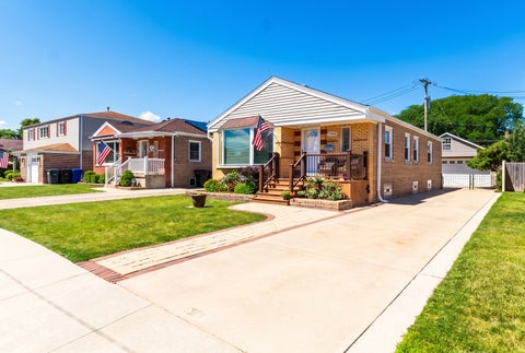 Tiny photo for 10318 S Avers Avenue, Chicago, IL 60655 (MLS # 12682133)