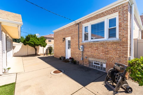 Tiny photo for 10318 S Avers Avenue, Chicago, IL 60655 (MLS # 12682133)