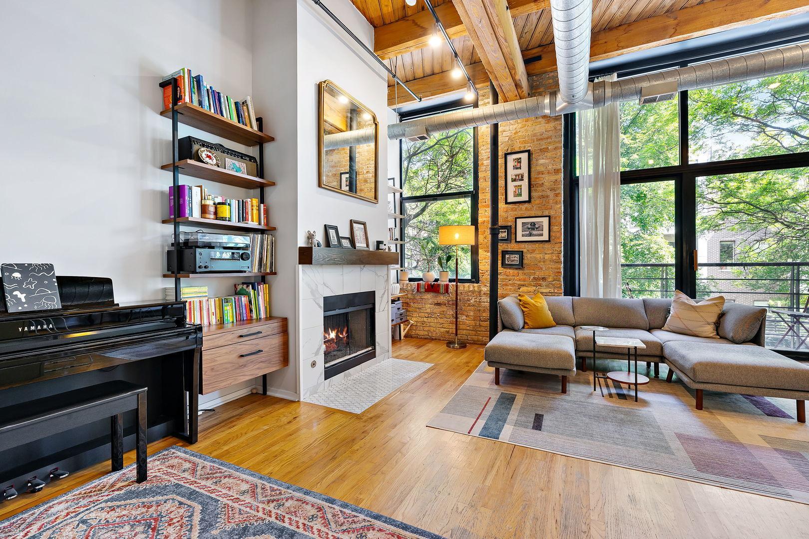 2210 W Wabansia Avenue 202