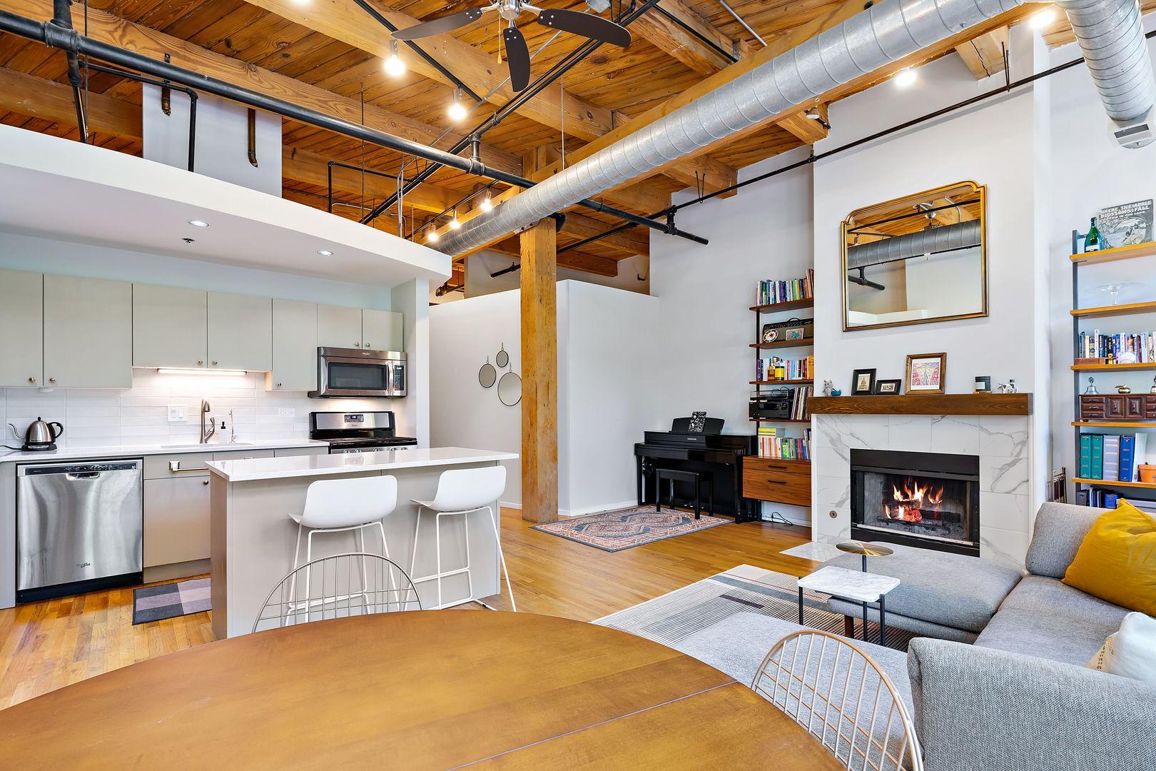 2210 W Wabansia Avenue 202