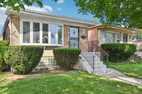 Tiny photo for 10102 S La Salle Street, Chicago, IL 60628 (MLS # 12466839)