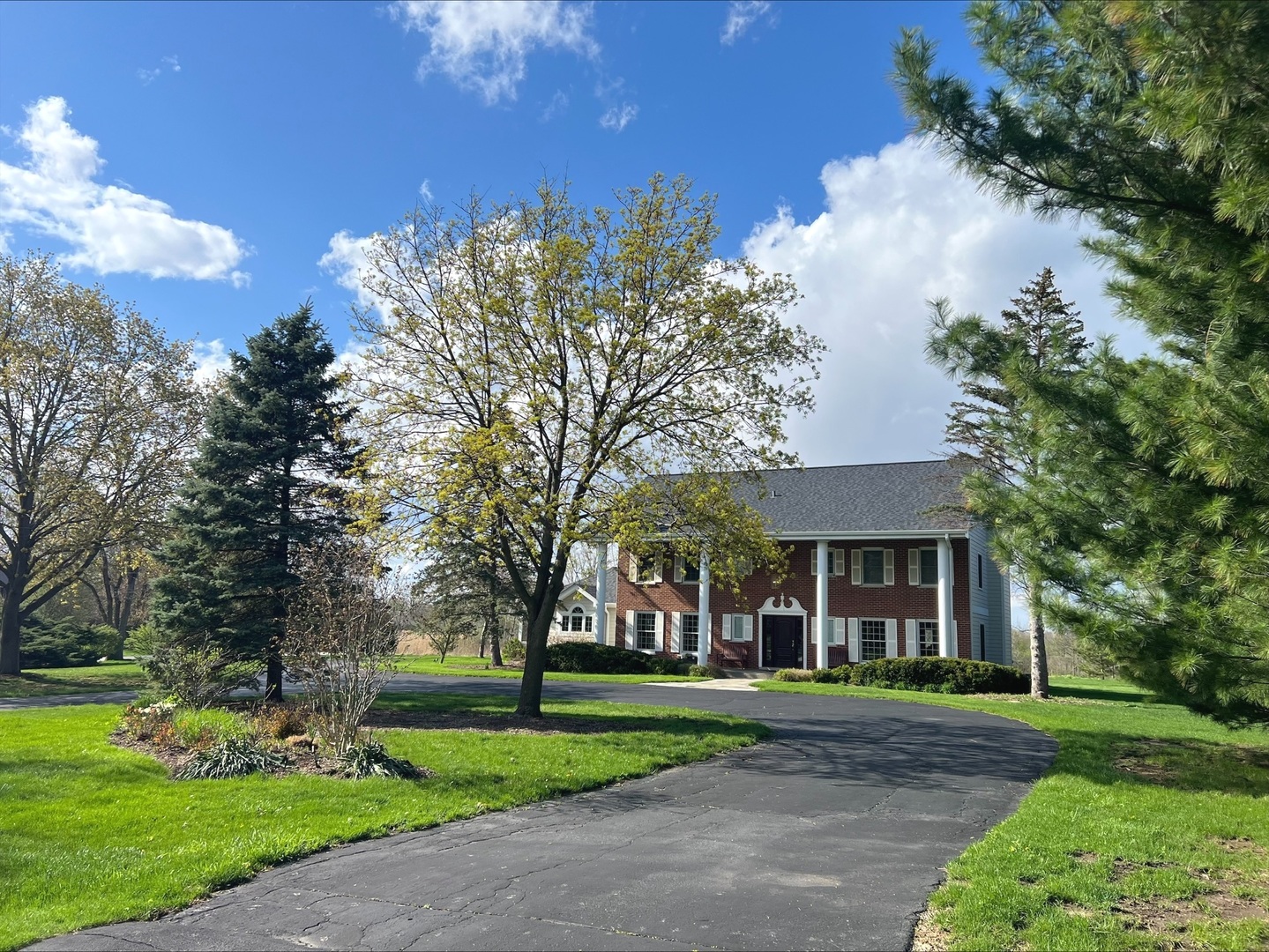 1900 Hickory Knoll Drive