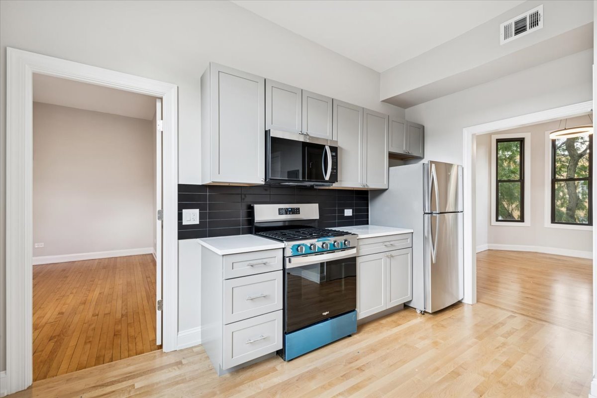 2058 N Albany Avenue 3R