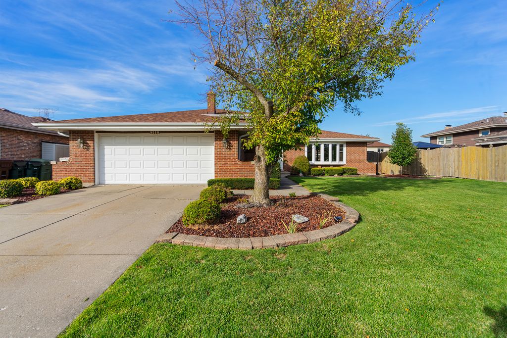 Photo for 8118 Tudor Lane, Tinley Park, IL 60477 (MLS # 12503258)
