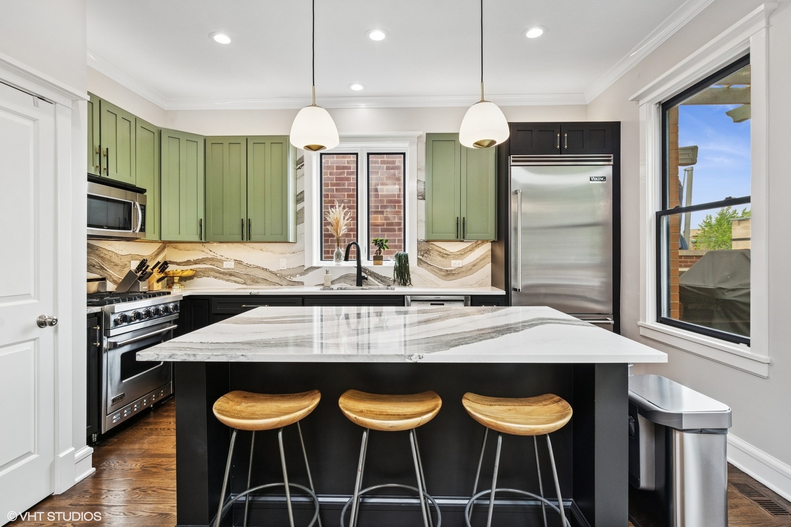 847 W Bradley Place 3F