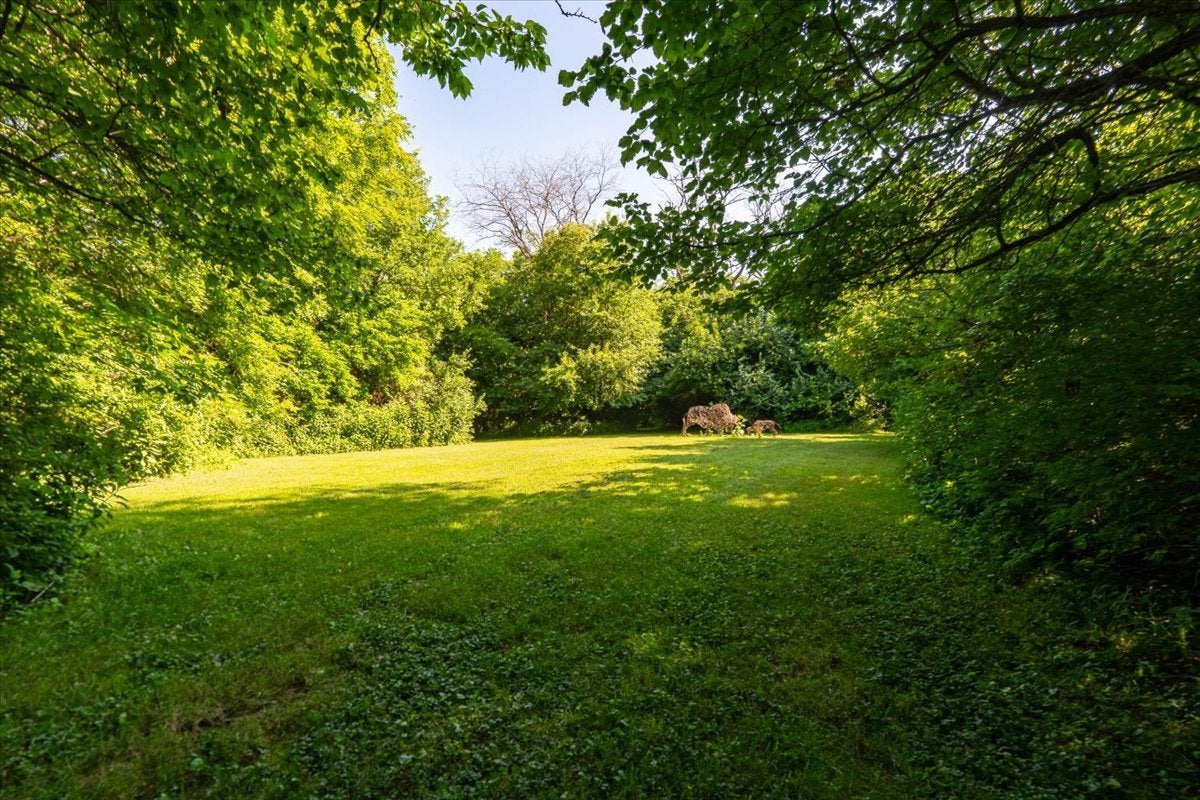 28 Burr Oaks Lane