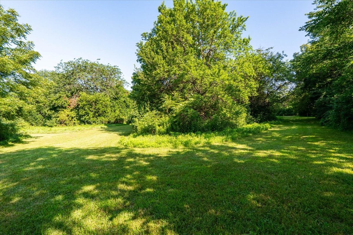 28 Burr Oaks Lane
