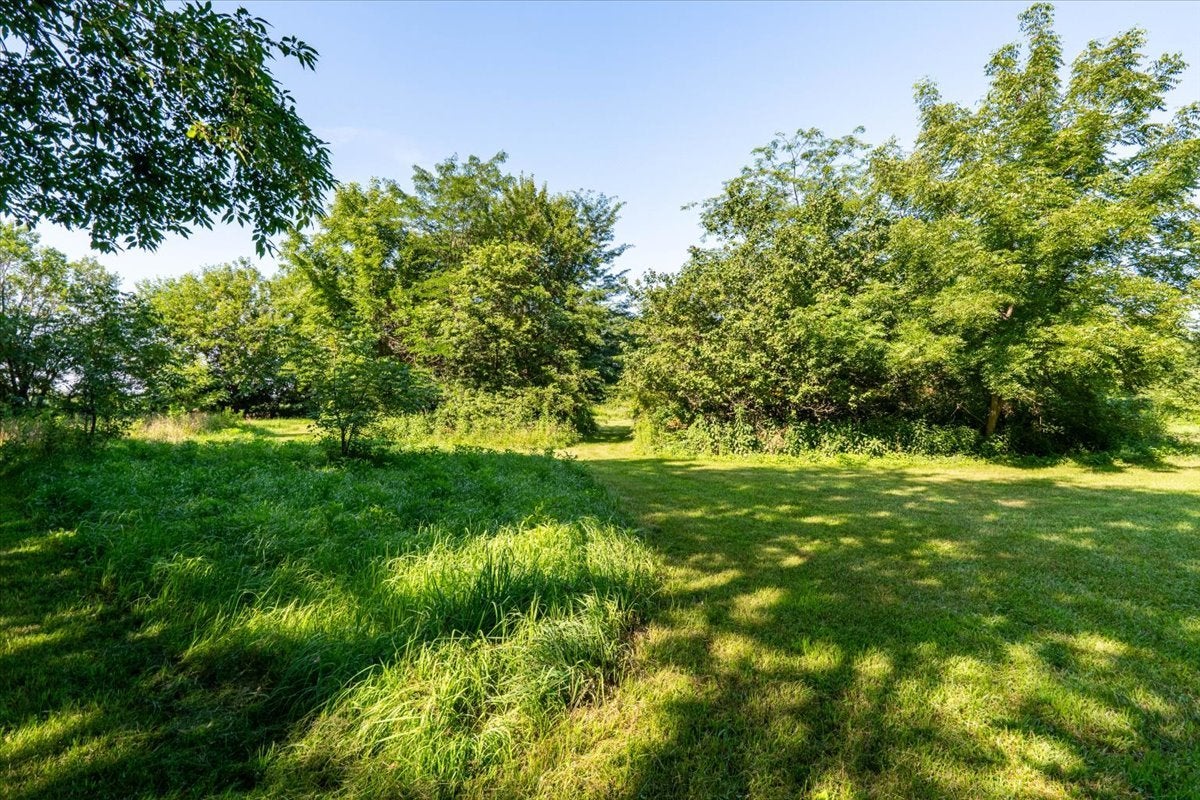 28 Burr Oaks Lane