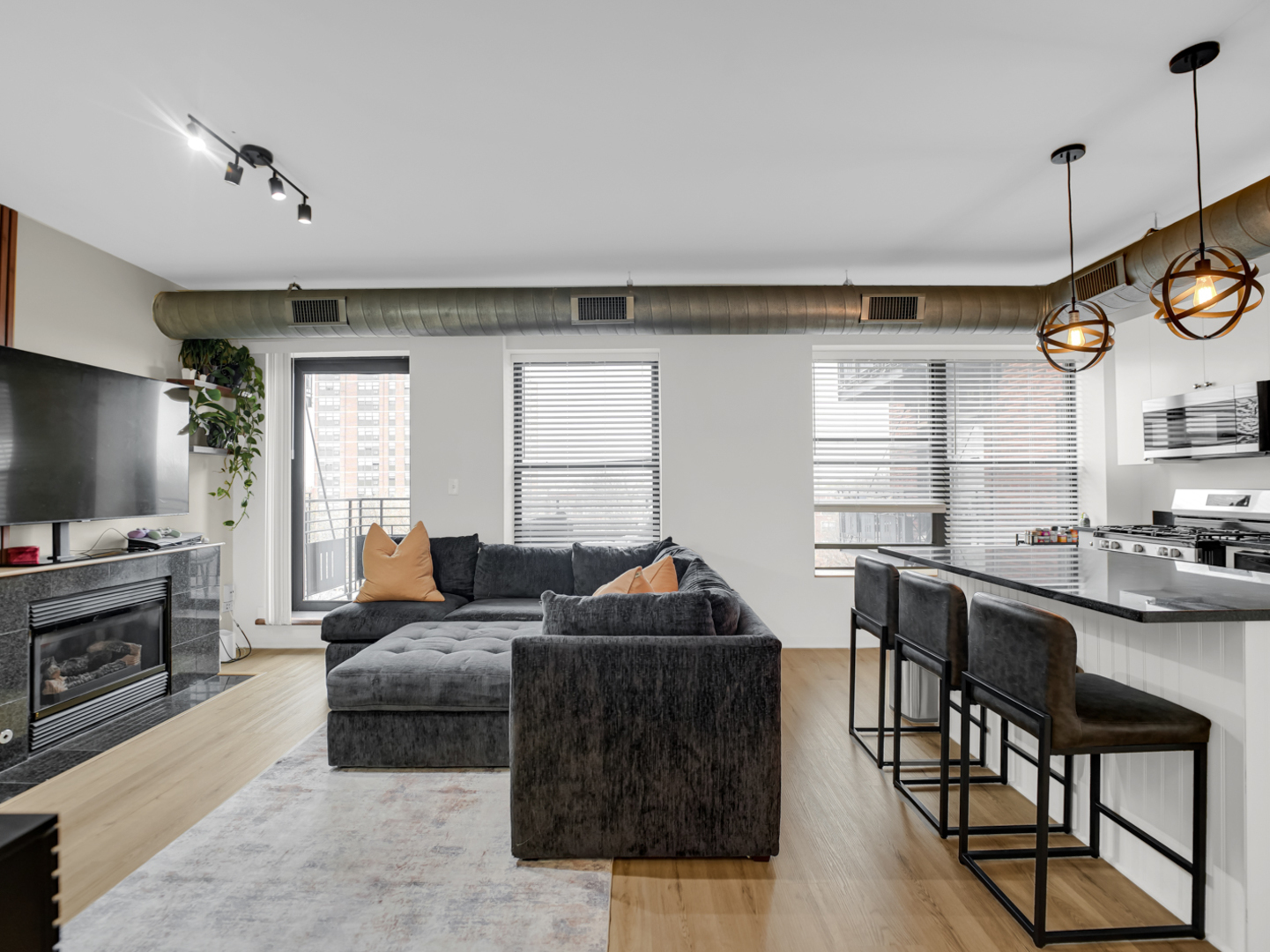 4537 S Drexel Boulevard 503